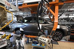 В автомобили LADA разрешили заливать бензин со спиртом